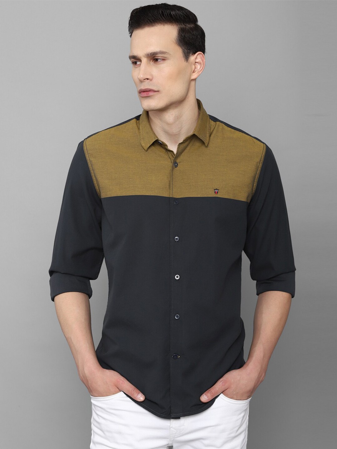 

Louis Philippe Sport Men Navy Blue Slim Fit Colourblocked Casual Shirt