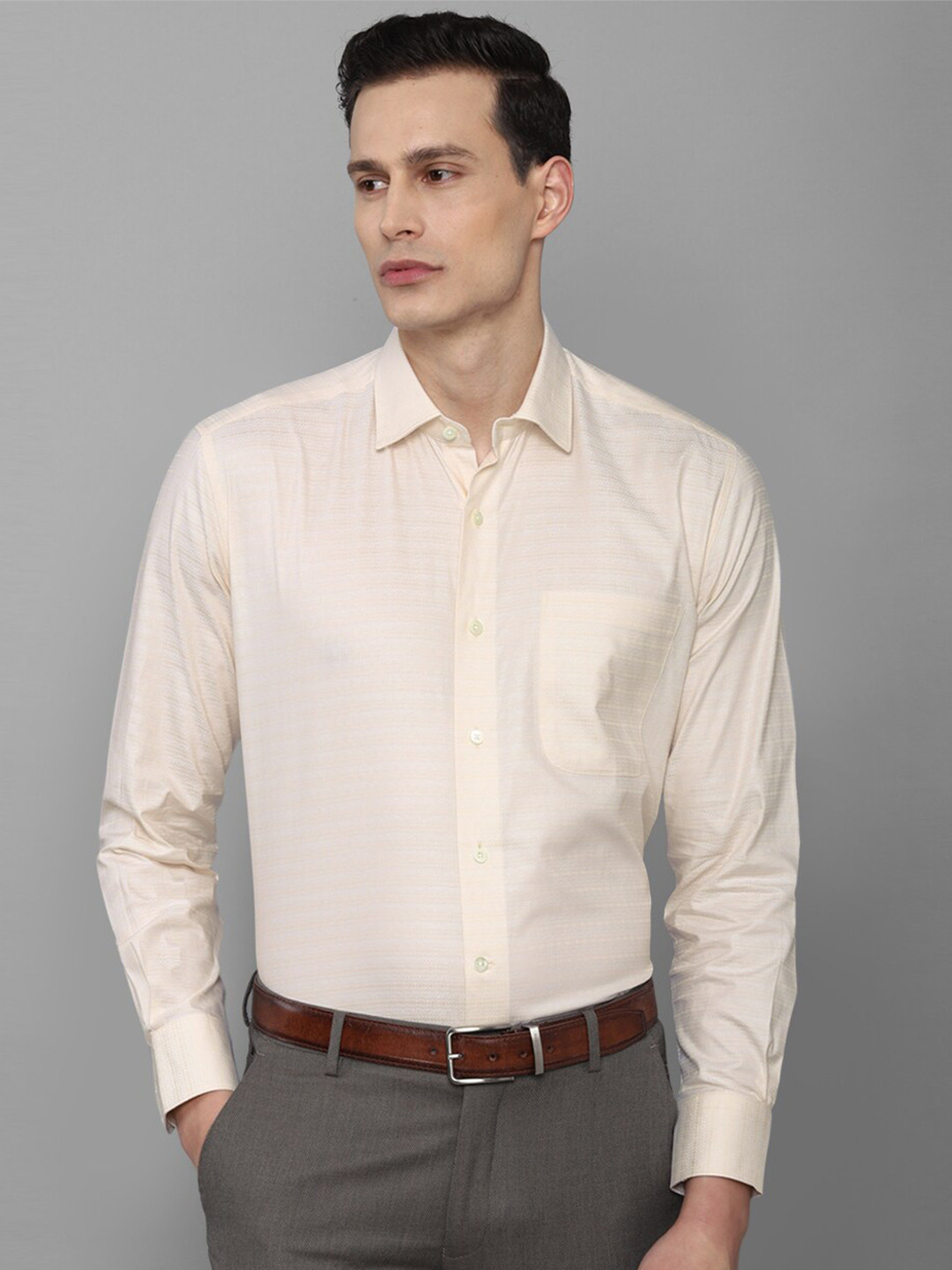 

Luxure by Louis Philippe Men Cream-Coloured Horizontal Stripes Striped Formal Shirt