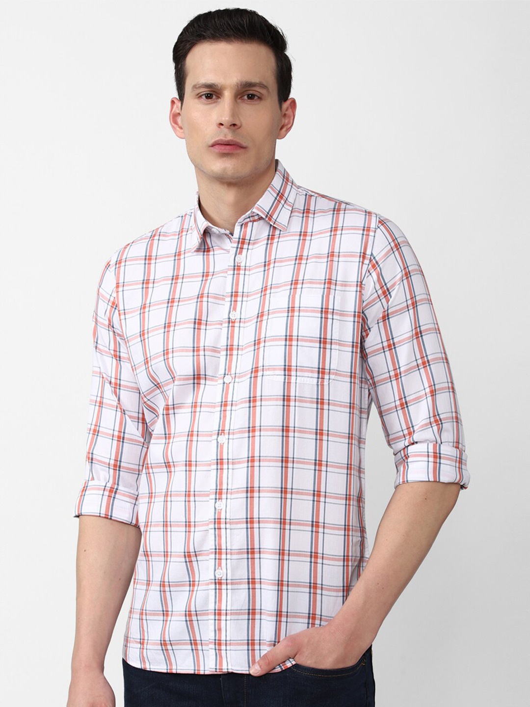 

Van Heusen Sport Men White & Red Slim Fit Checked Pure Cotton Casual Shirt