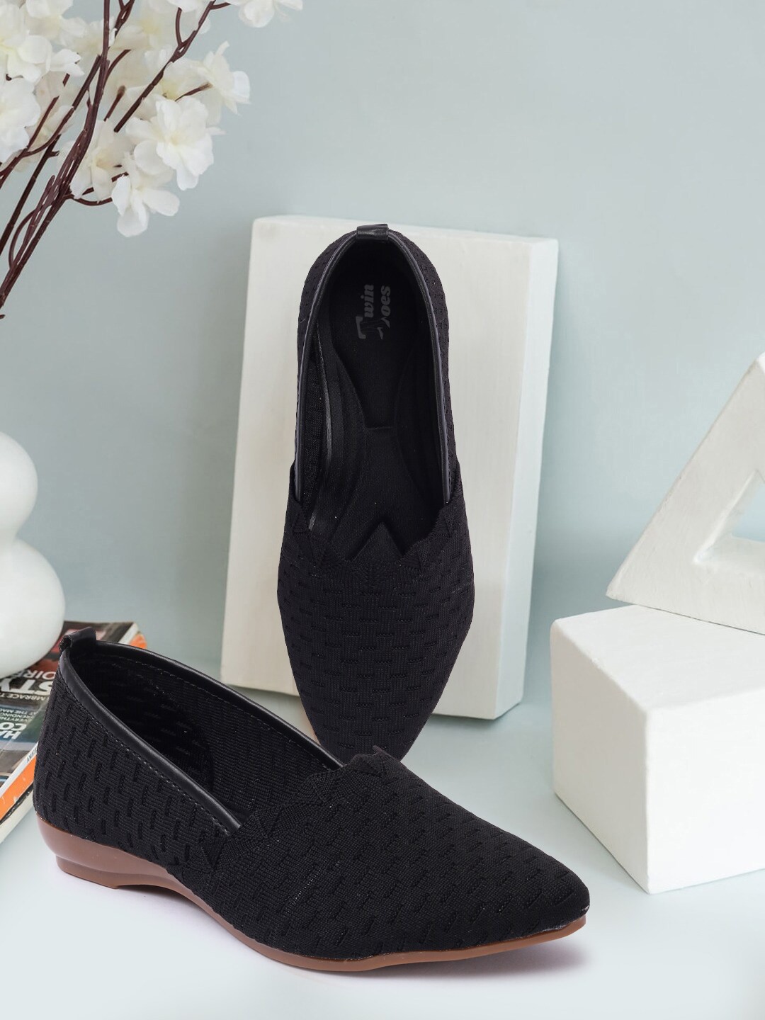 

TWIN TOES Women Black Ballerinas Flats