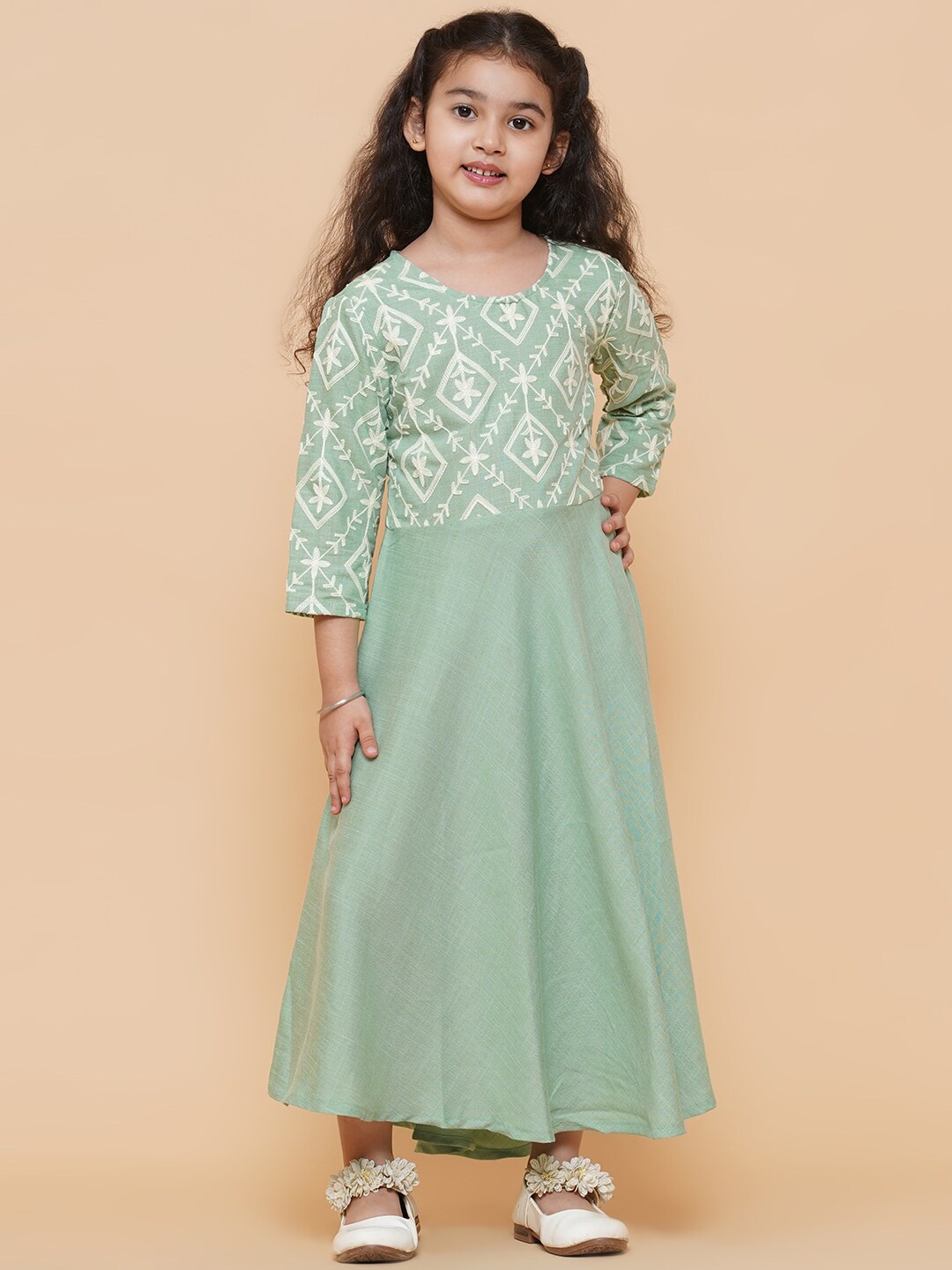 

titliyan Green Floral Embroidered Midi Dress