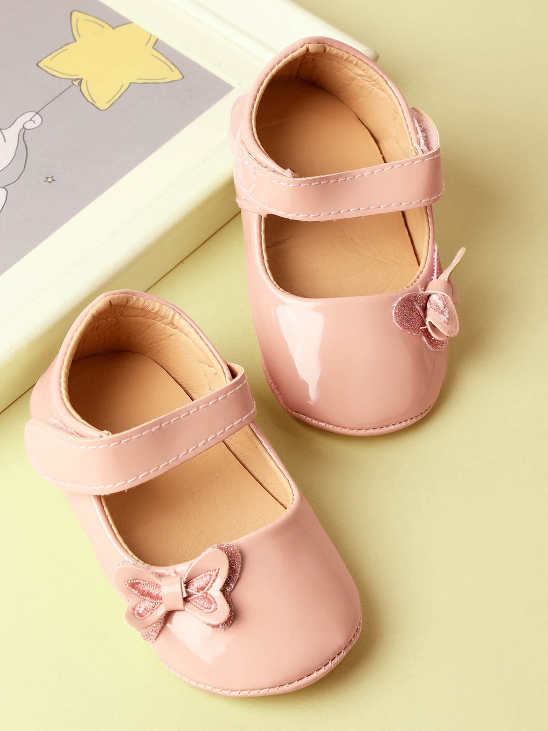 

KICKS & CRAWL Girls Peach-Coloured Leather Slip-On Sneakers