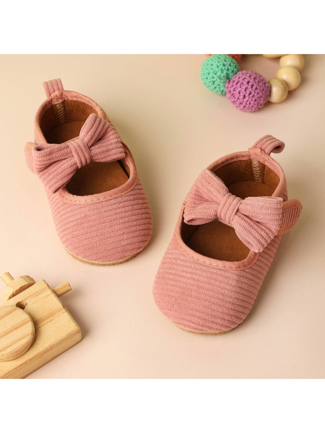 

KICKS & CRAWL Girls Pink Woven Design Leather Slip-On Bow Sneakers