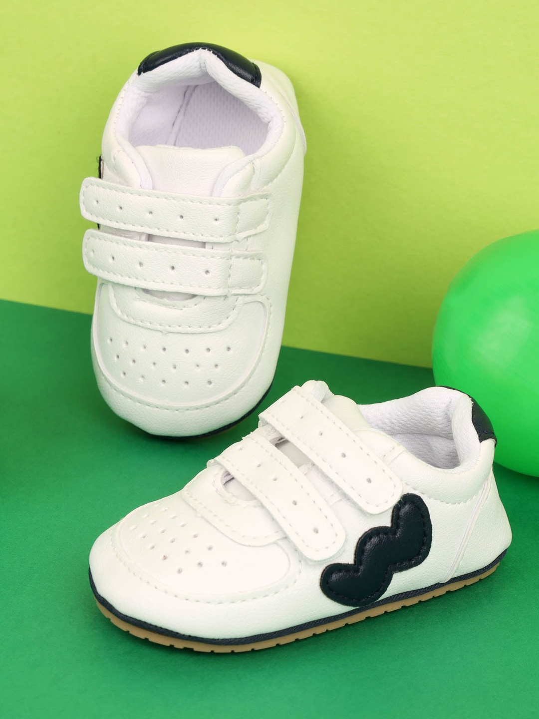 

KICKS & CRAWL Boys White Leather Sneakers With Laser Cuts