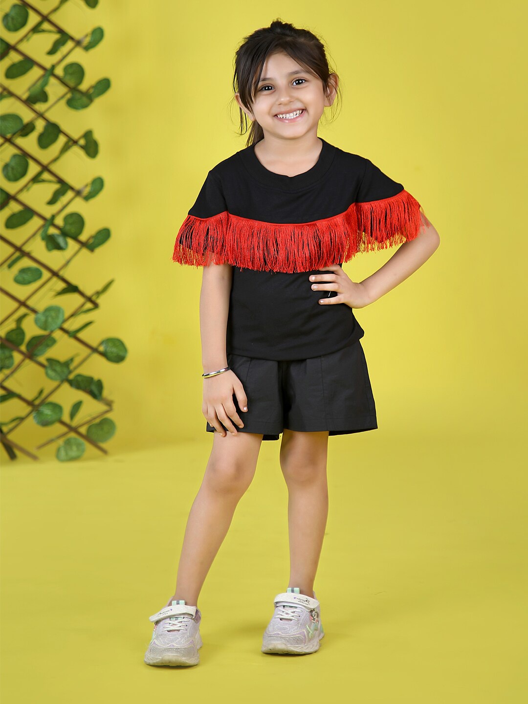 

Beyabella Girls Black & Red Pure Cotton Regular Top