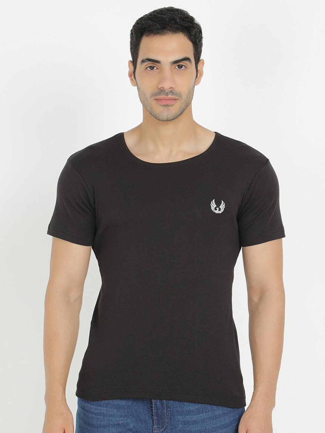 

V2 Value & Variety Men Black Solid Cotton T-shirt