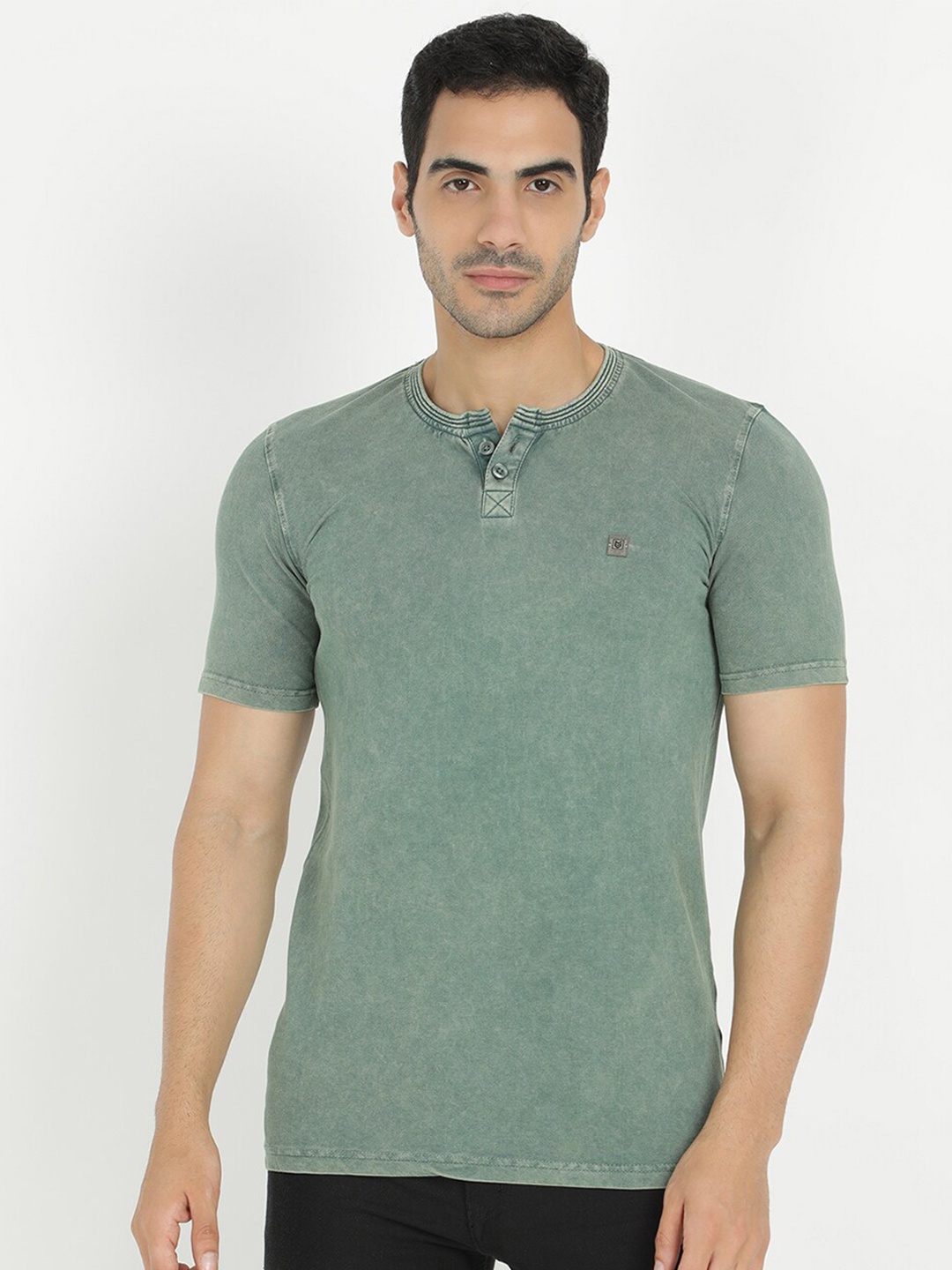 

V2 Value & Variety Men Green T-shirt