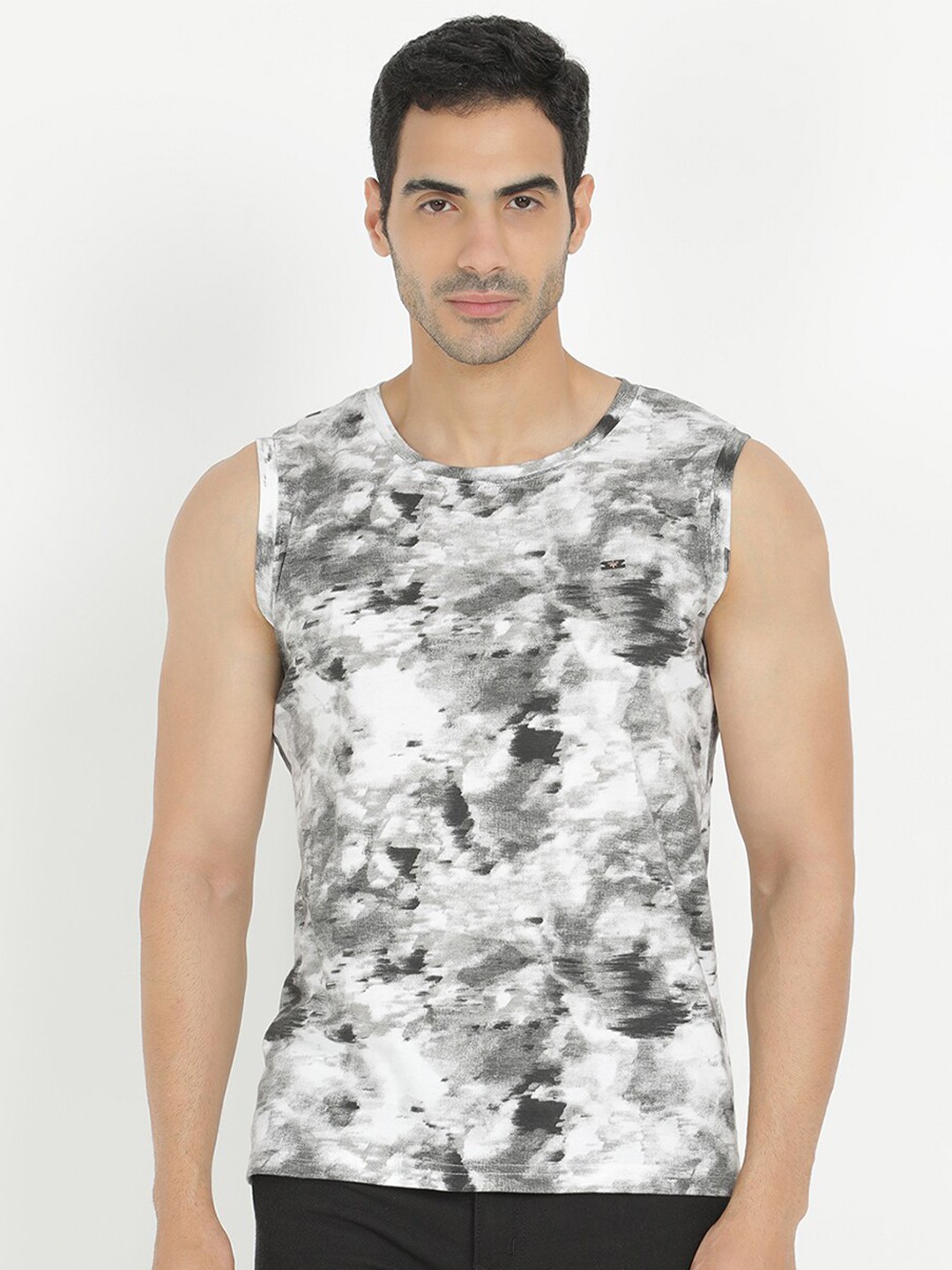 

V2 Value & Variety Men Black & White Printed T-shirt