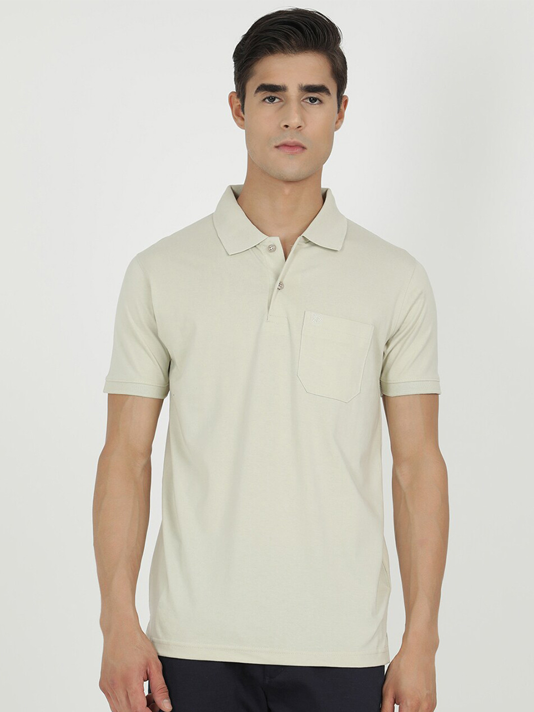 

V2 Value & Variety Men Green Solid Polo Collar T-shirt