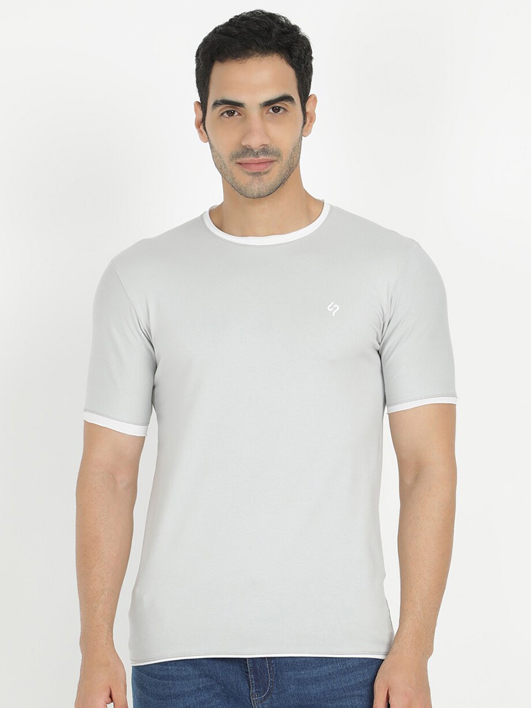 

V2 Value & Variety Men Grey & White Brand Logo T-shirt