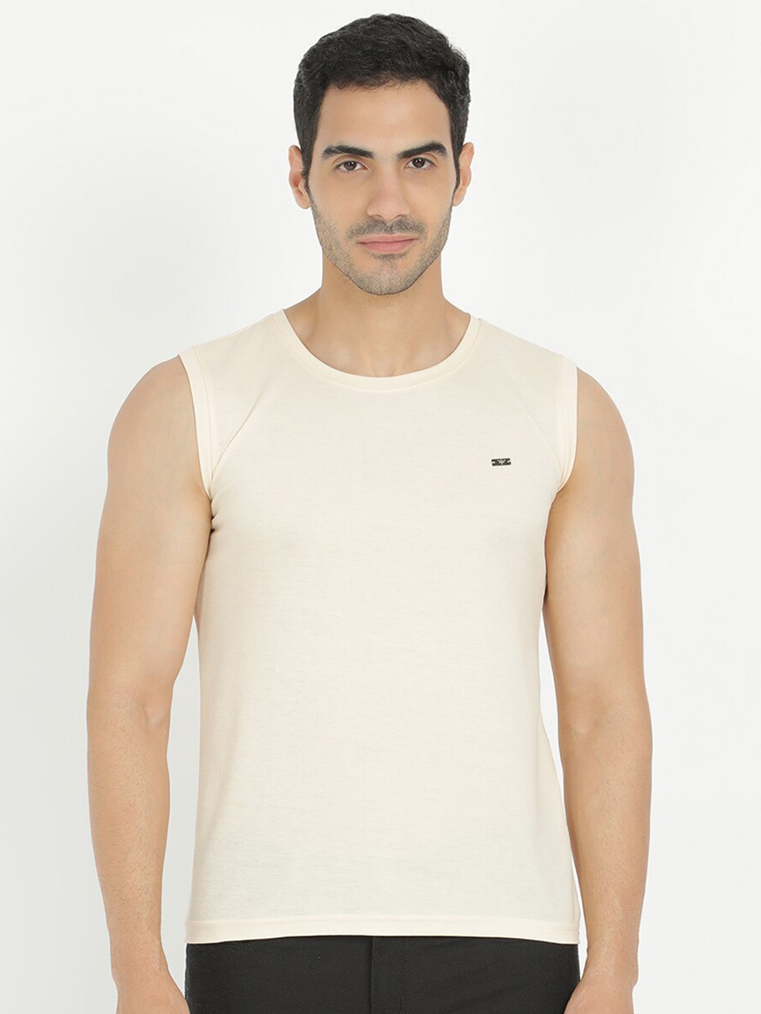 

V2 Value & Variety Men Cream-Coloured T-shirt