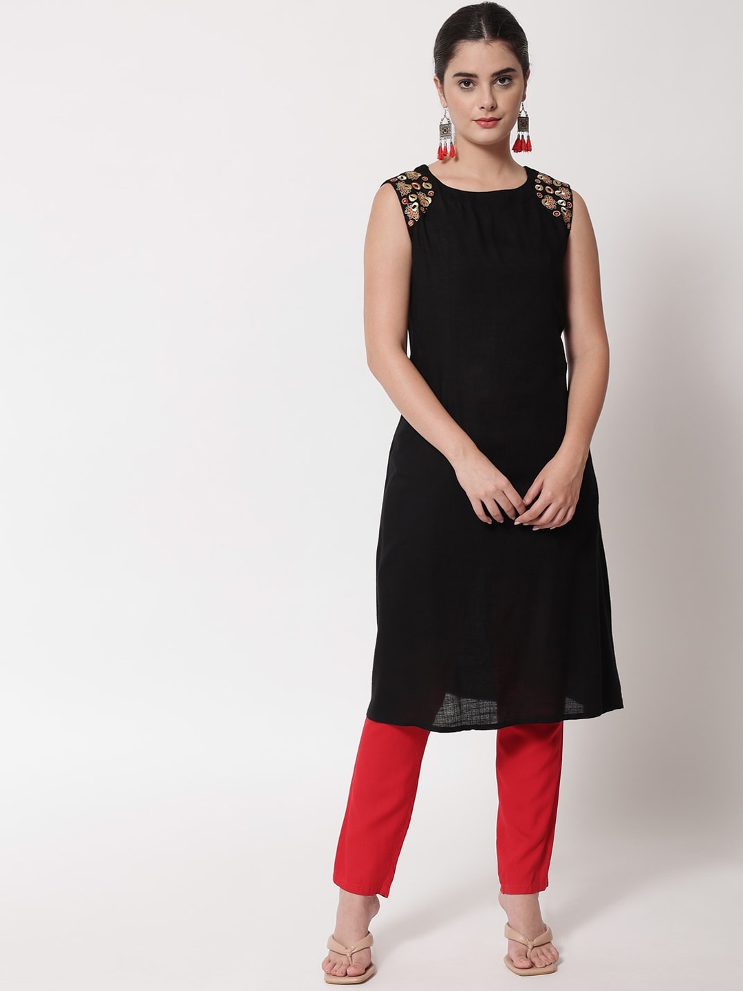 

Spera Women Black Solid Kurta