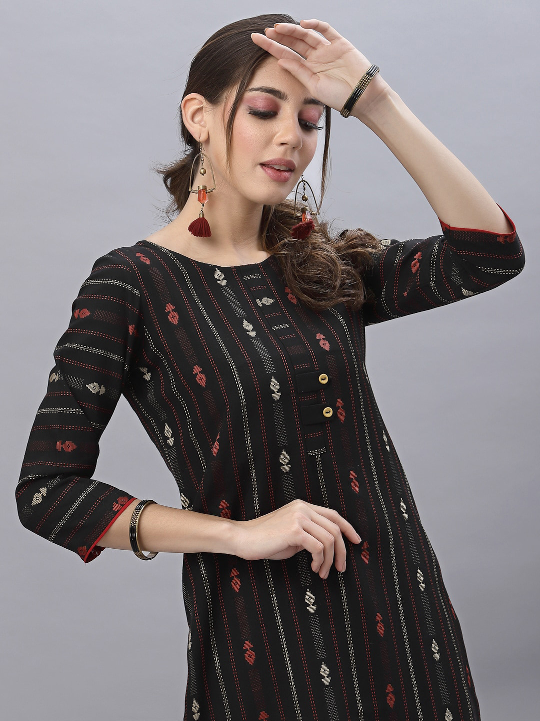 

SKYLEE Women Black Embroidered Panelled Kurti with Trousers