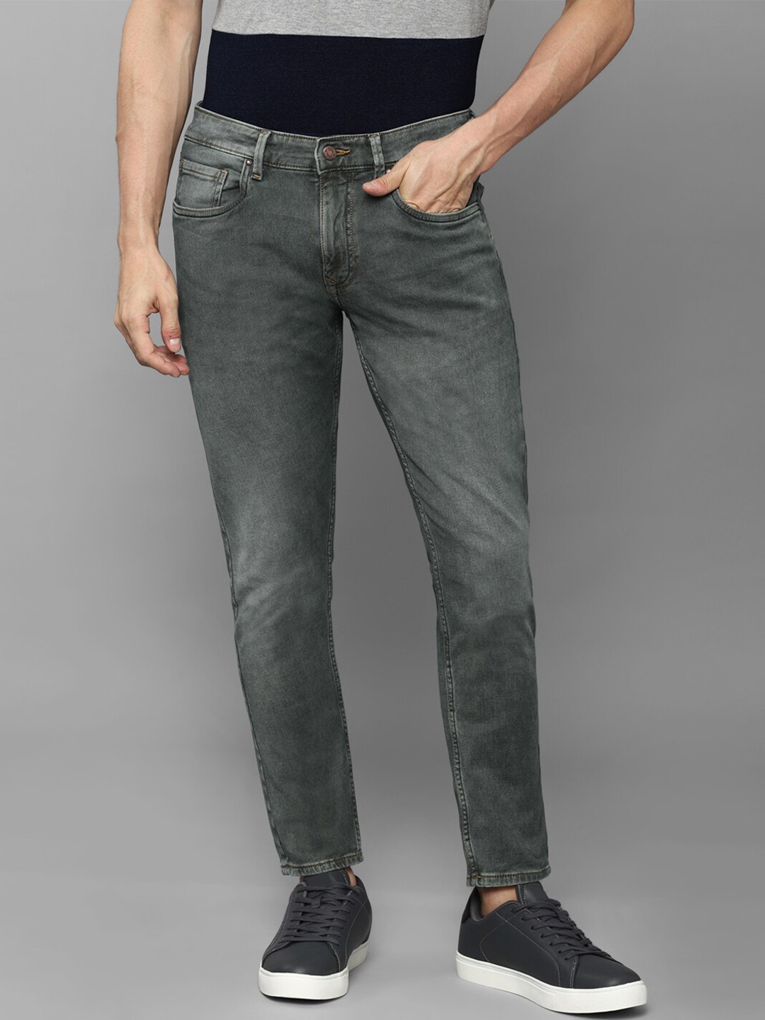 

Louis Philippe Jeans Men Grey Slim Fit Light Fade Jeans