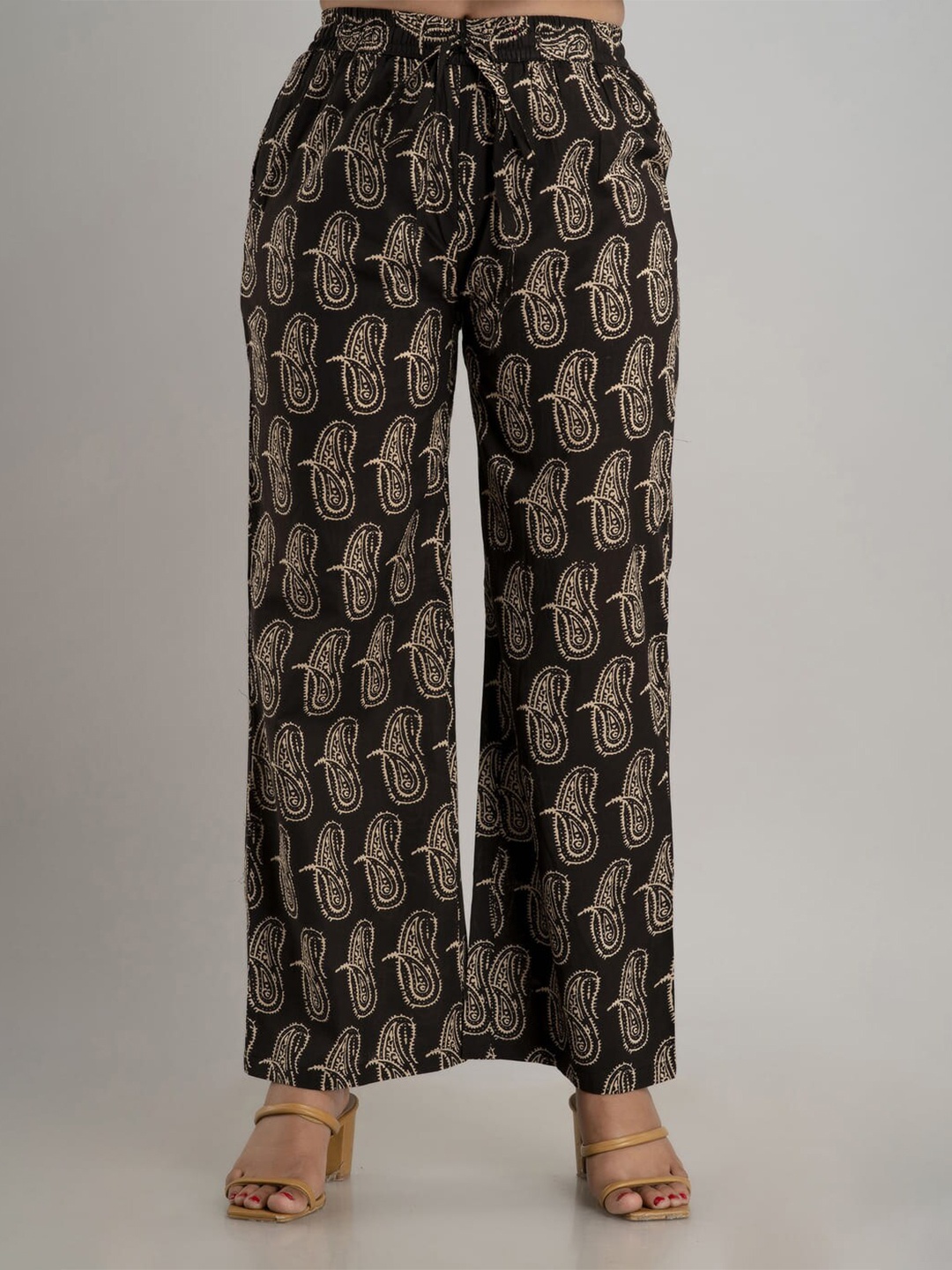 

MAUKA Women Black Paisley Printed Palazzo
