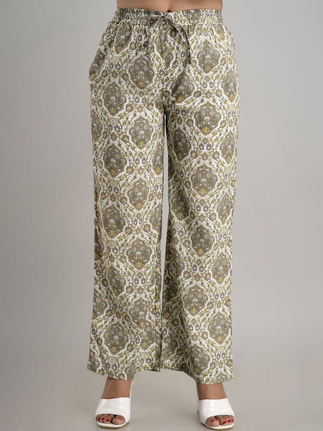 

MAUKA Women Off White & Grey Floral Printed Palazzos