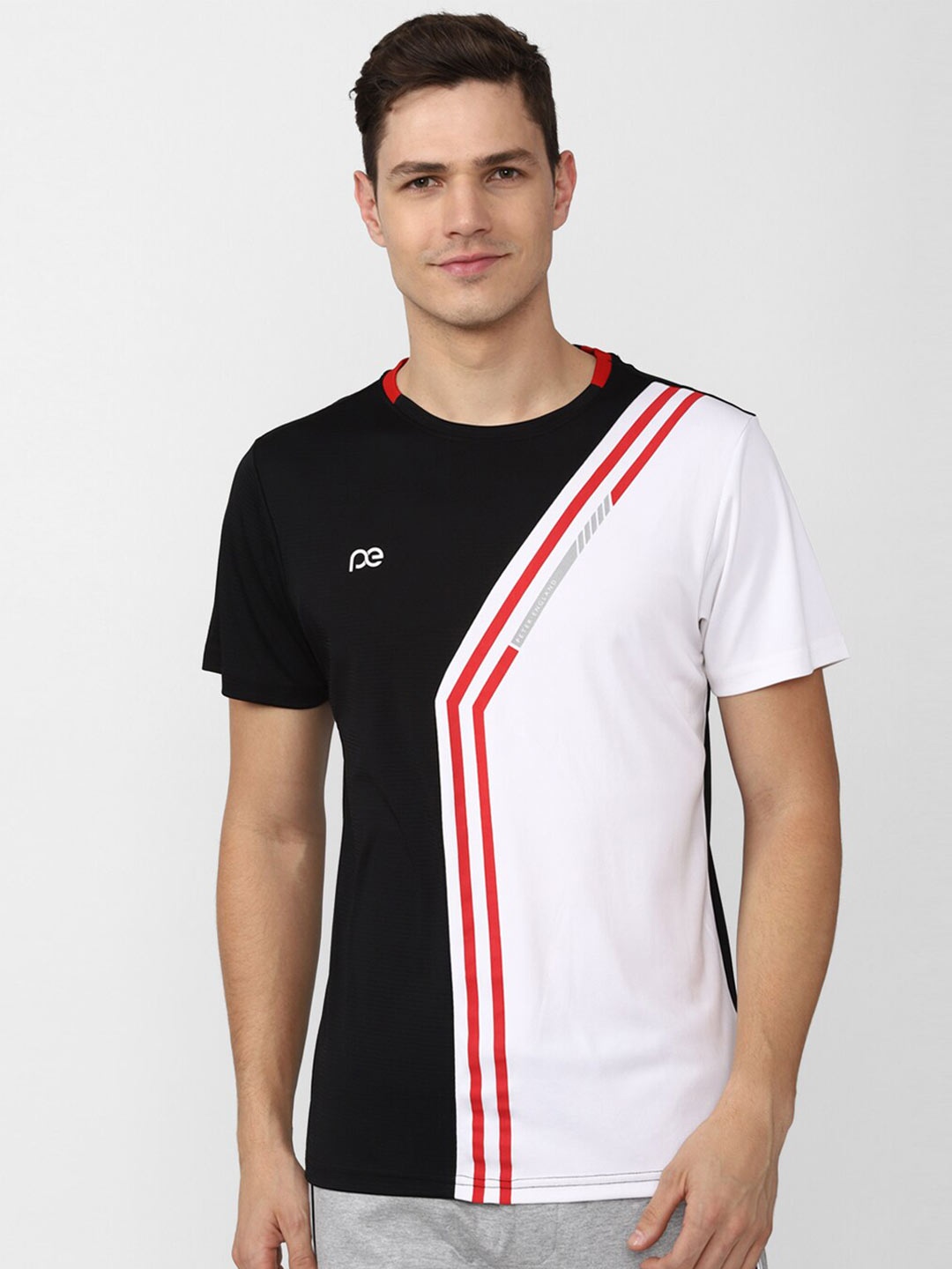 

Peter England Casuals Men White & Black Colourblocked Slim Fit T-shirt