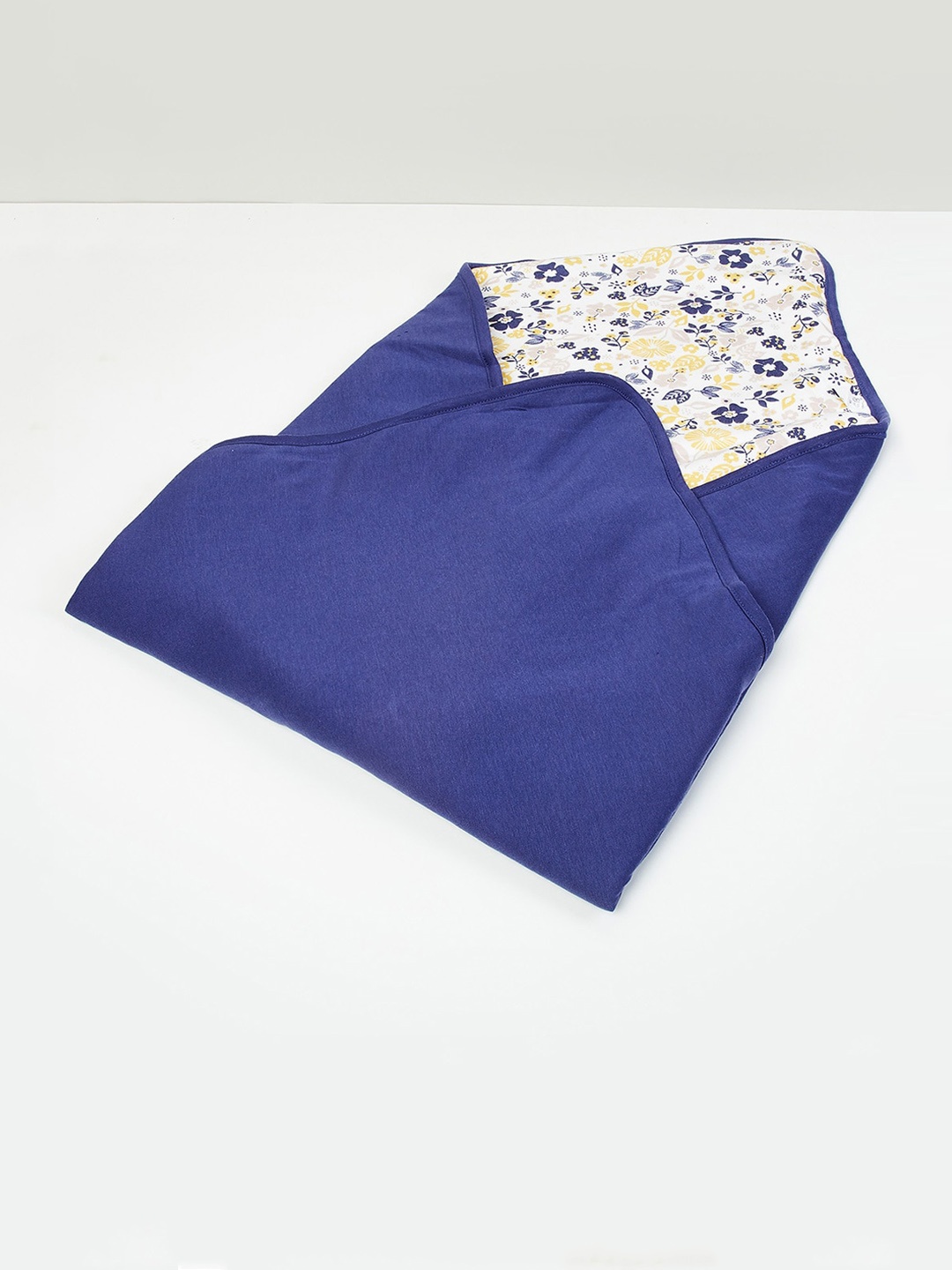 

max Girls Blue And White Floral Printed Reversible Cotton Swaddle
