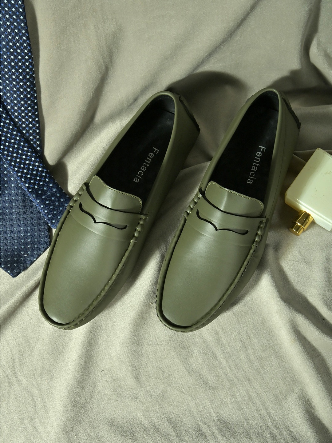 

Fentacia Men Olive Green Loafers