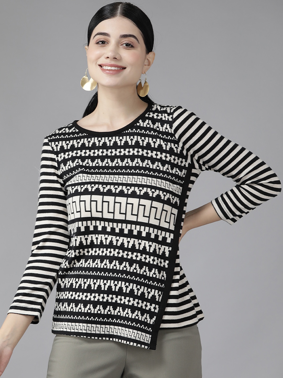 

Aarika Black & Cream-Coloured Geometric Print Top
