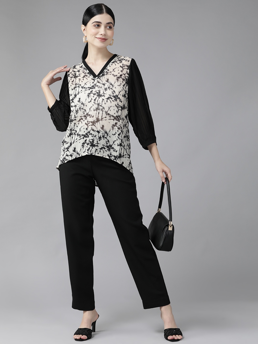 

Aarika Black & Cream-Coloured Print Top