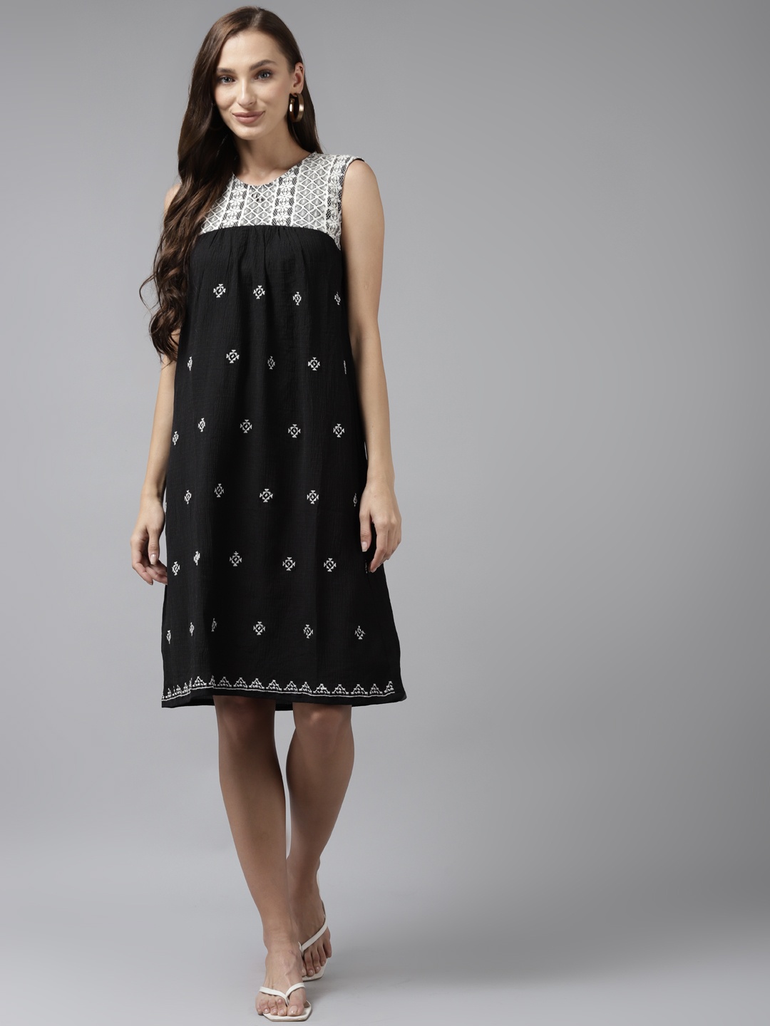 

Aarika Black & White Ethnic Motifs Sheath Dress