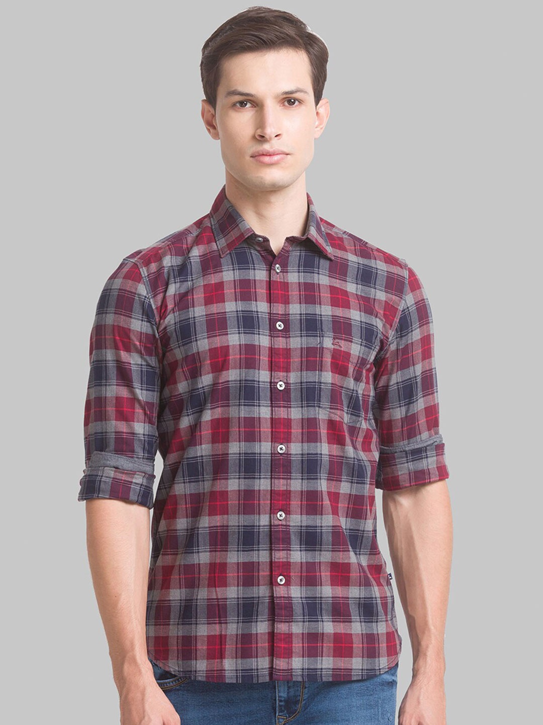 

Parx Men Red & Navy Blue Slim Fit Checked Casual Shirt