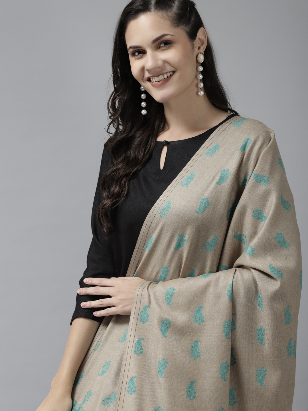 

Cayman Woman Turquoise Ethnic Motifs Woollen Shawl, Turquoise blue