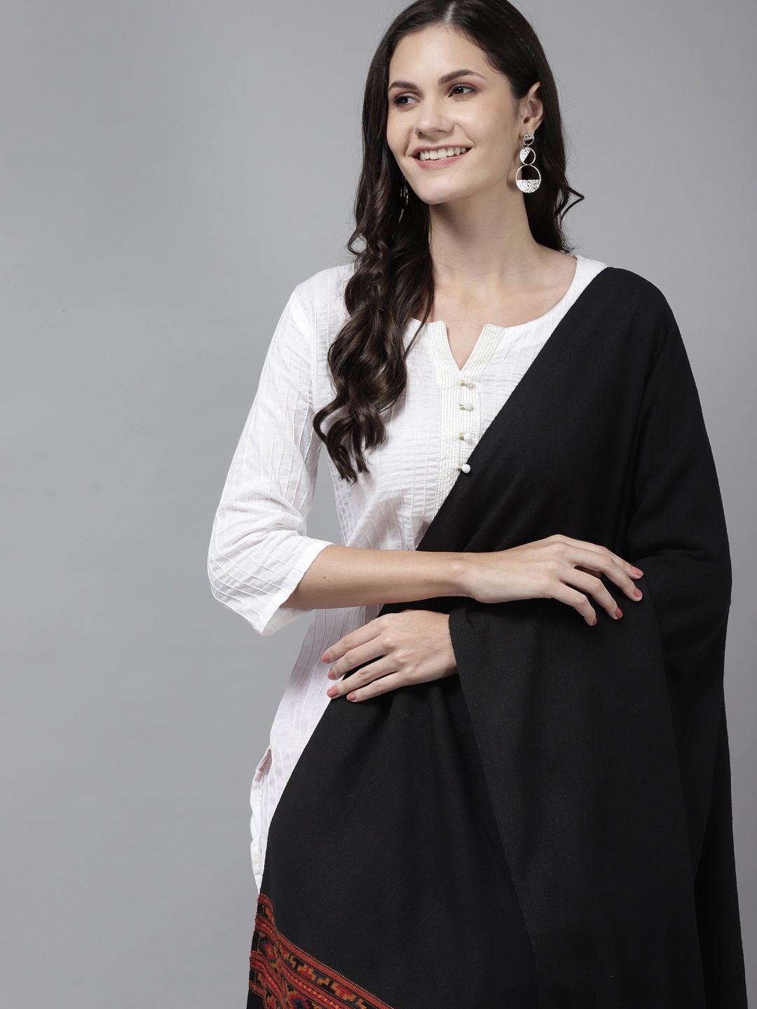 

Cayman Women Black Woollen Woven Design Shawl