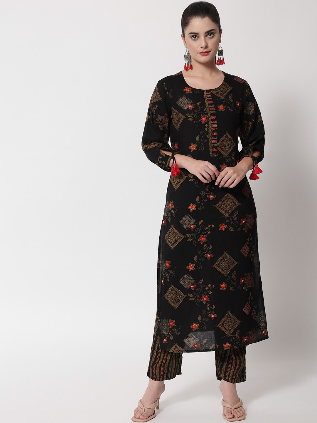

Nehamta Women Black Printed Layered Kantha Work Kurti with Trousers