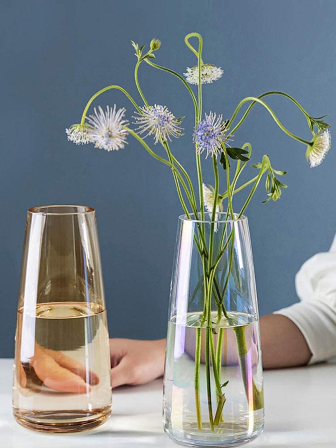 

BS AMOR Set Of 2 Gold-Coloured & White Solid Glass Flower Vases
