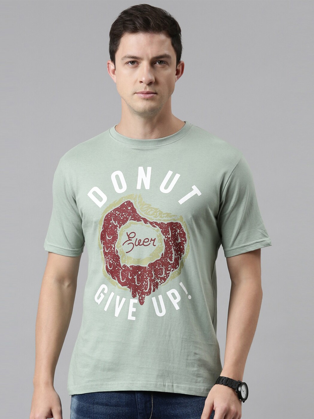 

recast Men Green Typography Printed Pure Cotton T-shirt