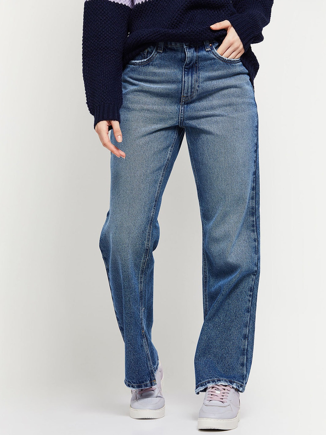 

max Women Blue Regular Fit Heavy Fade Jeans
