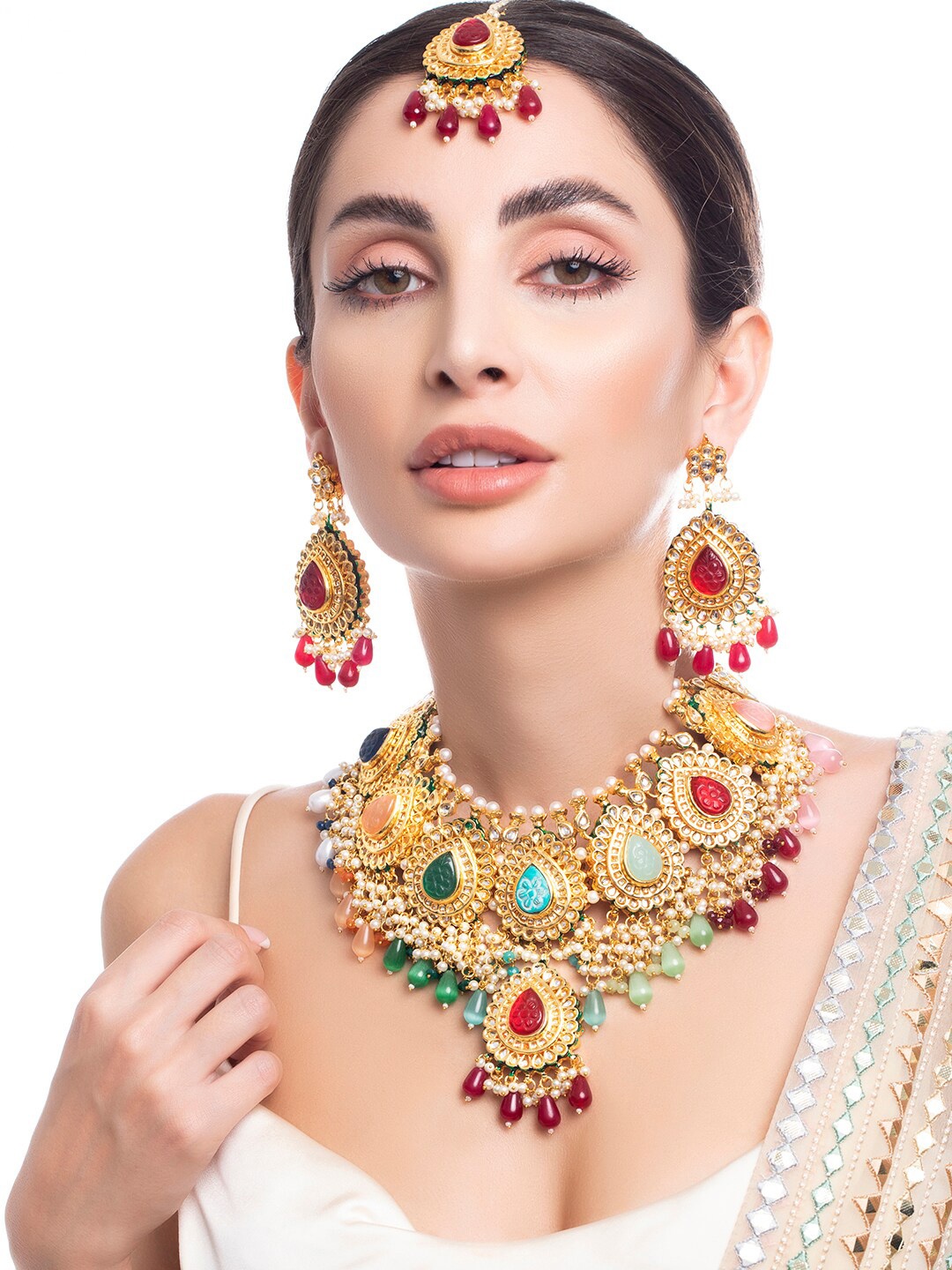 

Rubans Women Maroon & White Gold-Plated Kundan-Studded & Pearl Beaded Jewellery Set