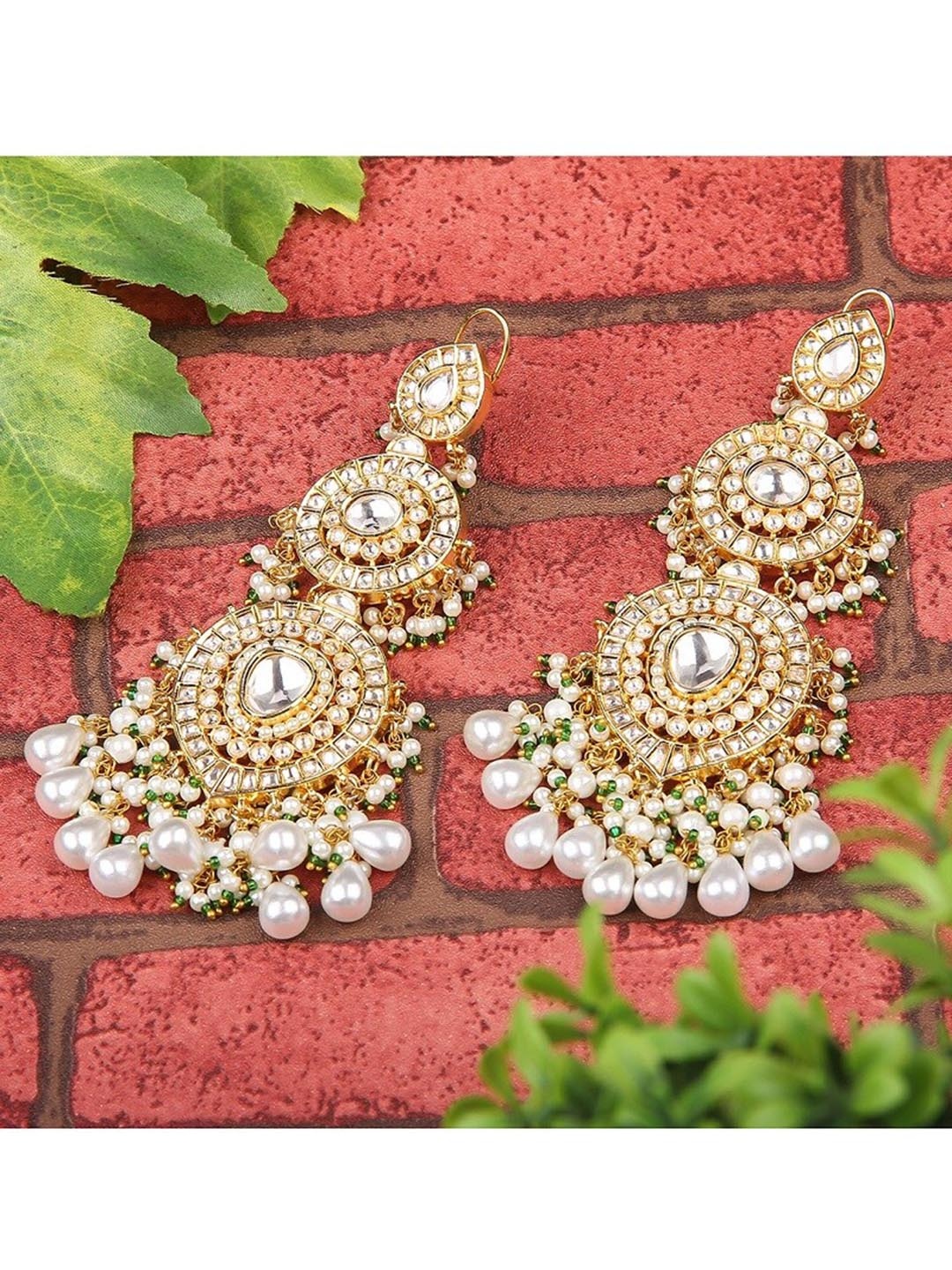 

AURAA TRENDS White & Gold-Toned Gold-Plated Contemporary Drop Earrings