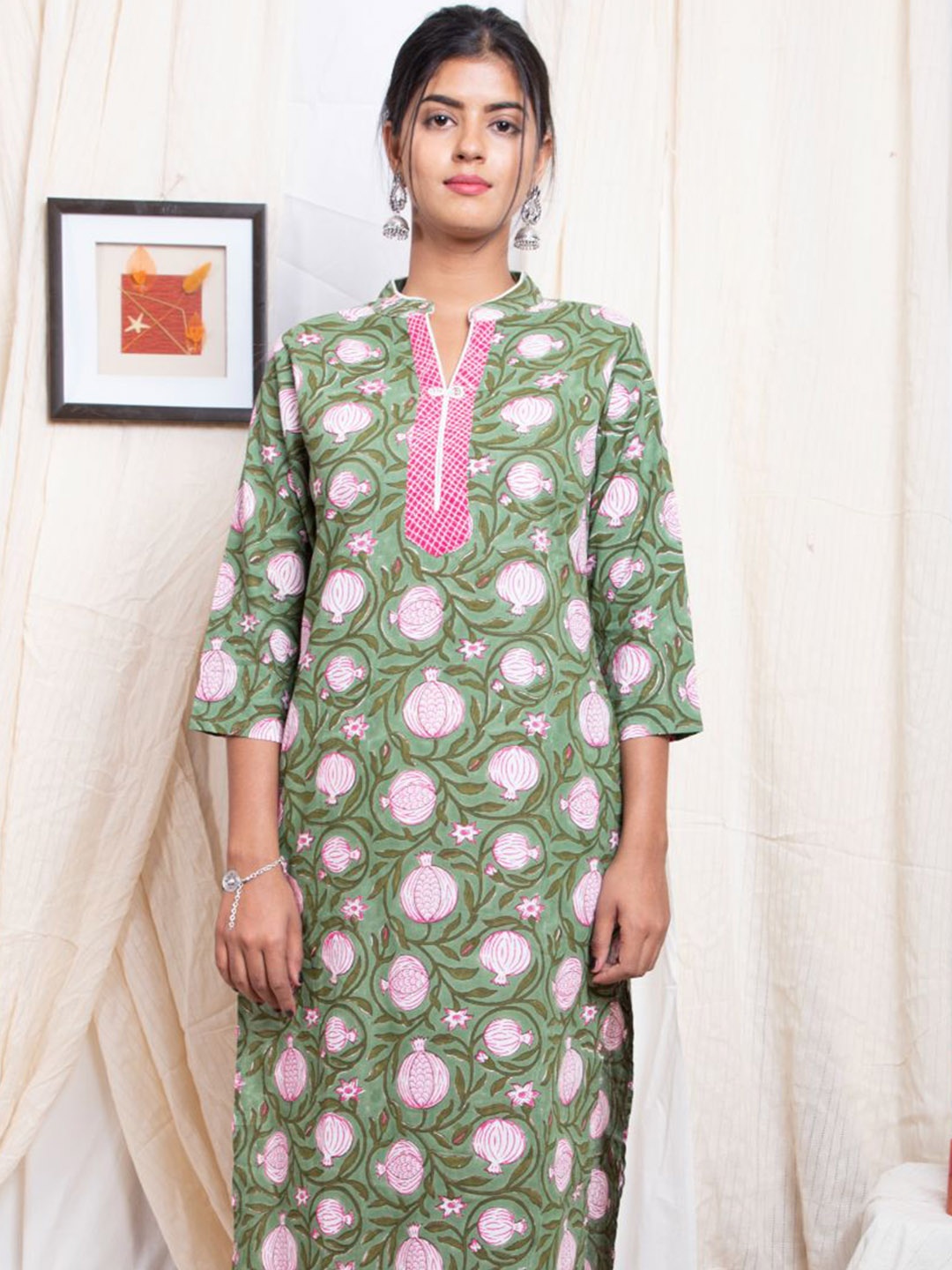 

Shuddhi Women Green Floral Printed Kurta