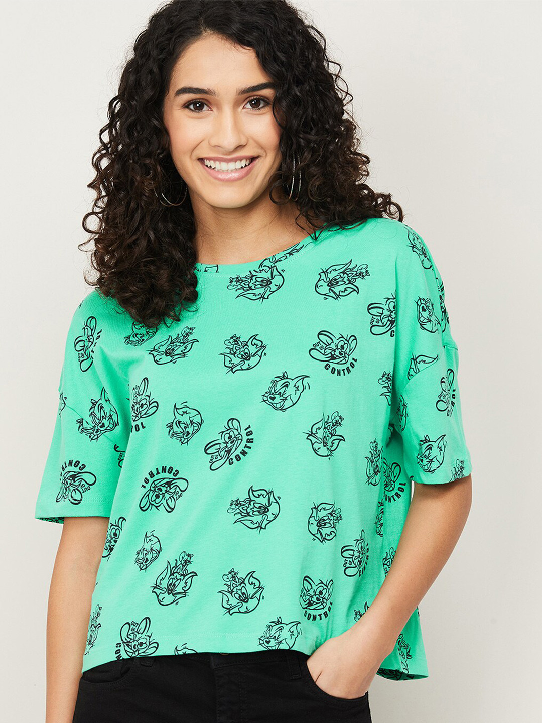 

Ginger by Lifestyle Women Green Cartoon Characters Print Crop Top