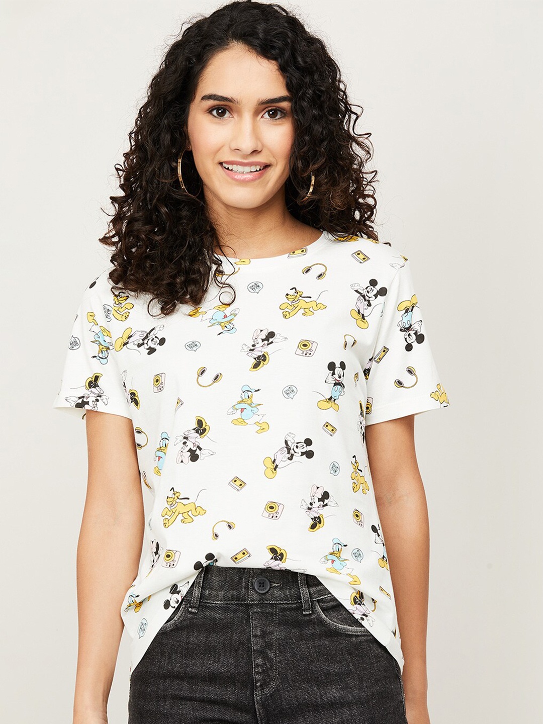 

Ginger by Lifestyle Women White Cartoon Print Top