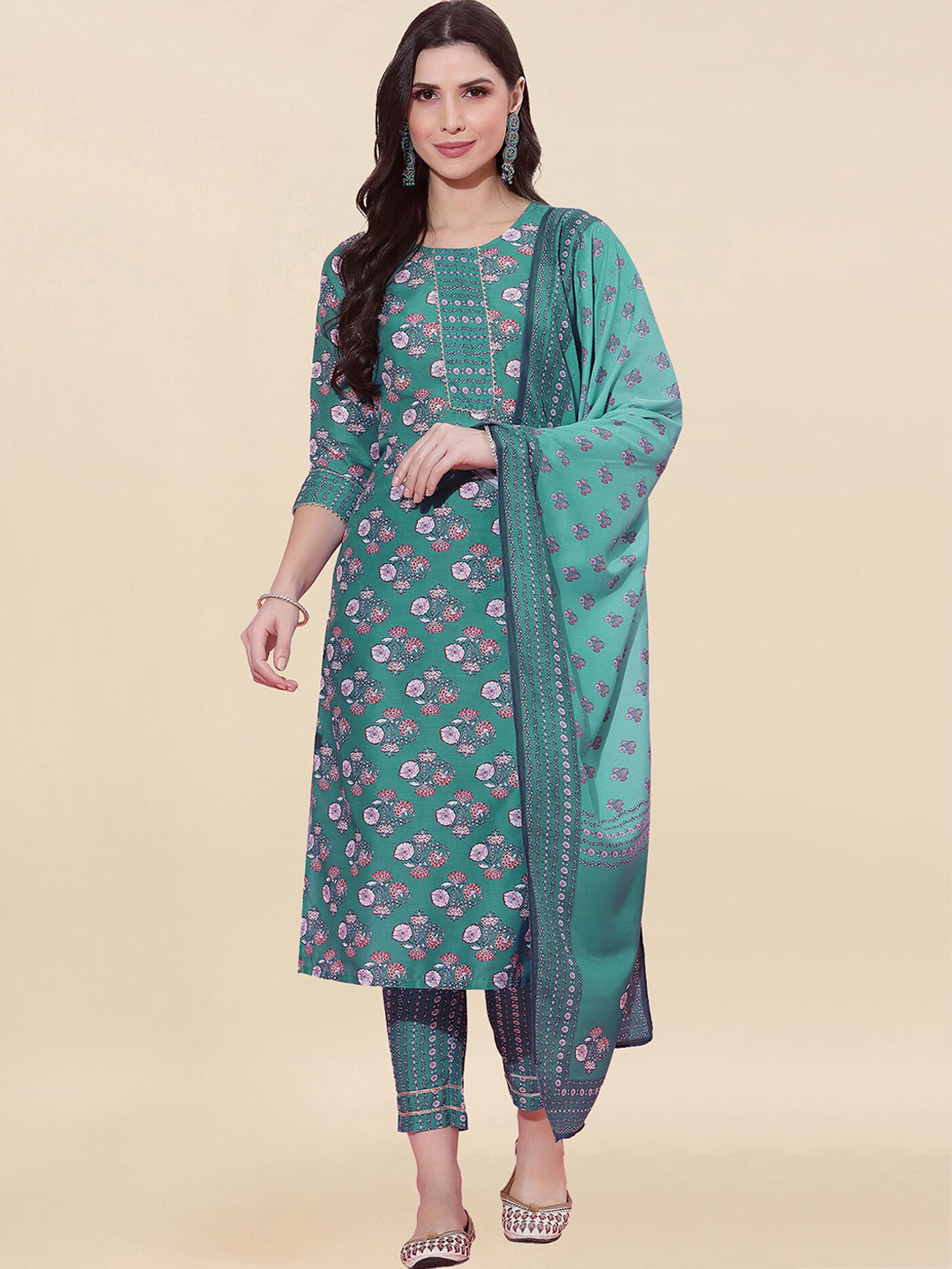 

SKYLEE Women Green Floral Printed Kurta with Trousers & With Dupatta