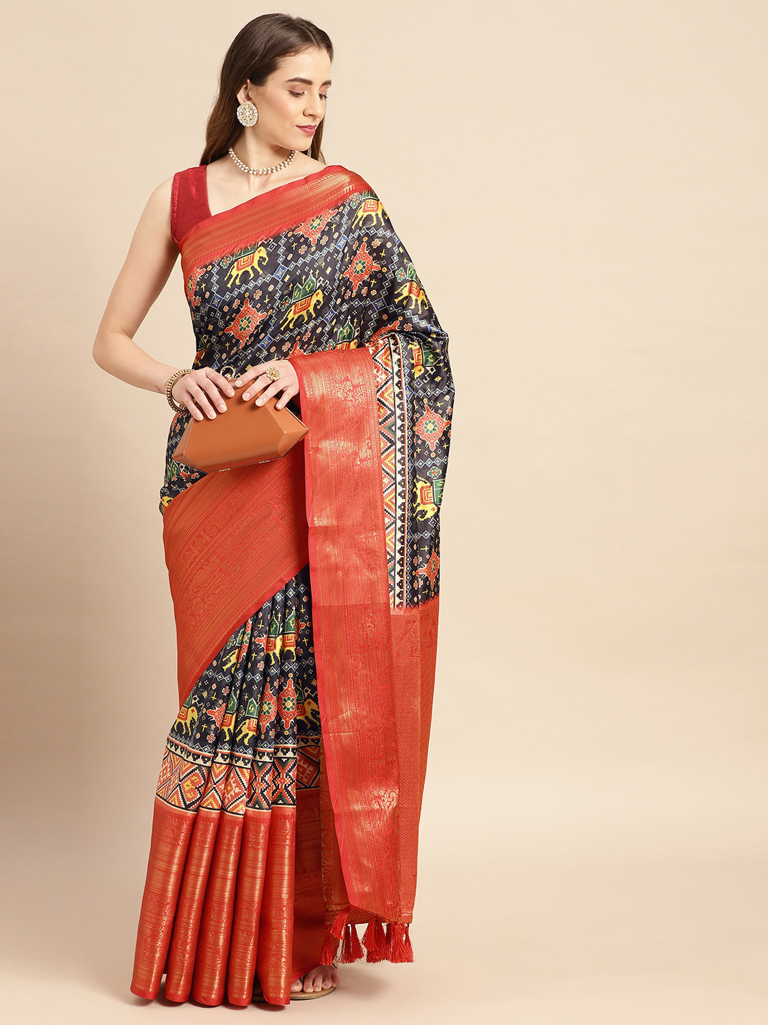 

VASTRANAND Kalamkari Zari Silk Blend Banarasi Saree, Black