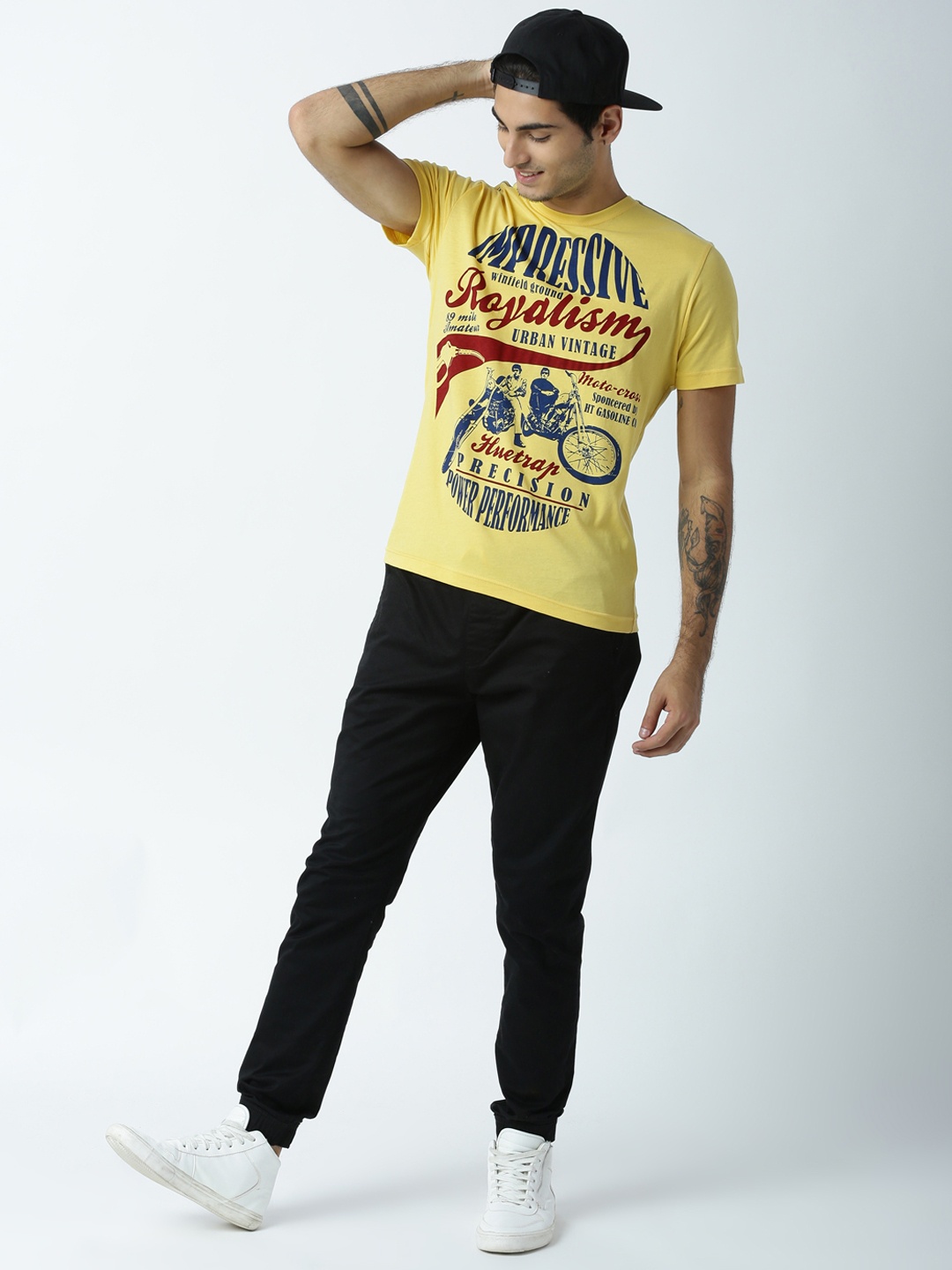 

Huetrap Men Yellow Printed Round Neck T-shirt