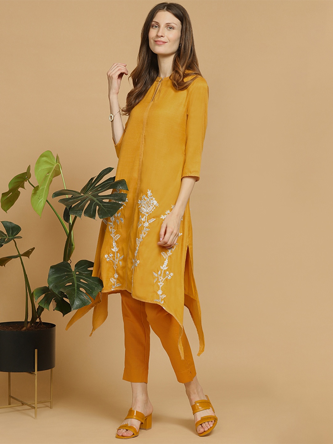 

Indifusion Women Yellow Floral Keyhole Neck Thread Work Kurta