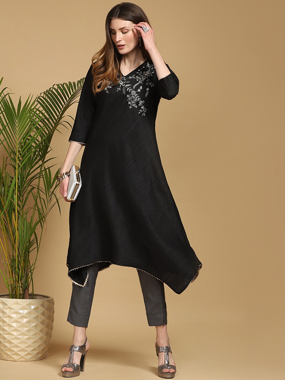 

Indifusion Women Black Floral Yoke Design Kurta