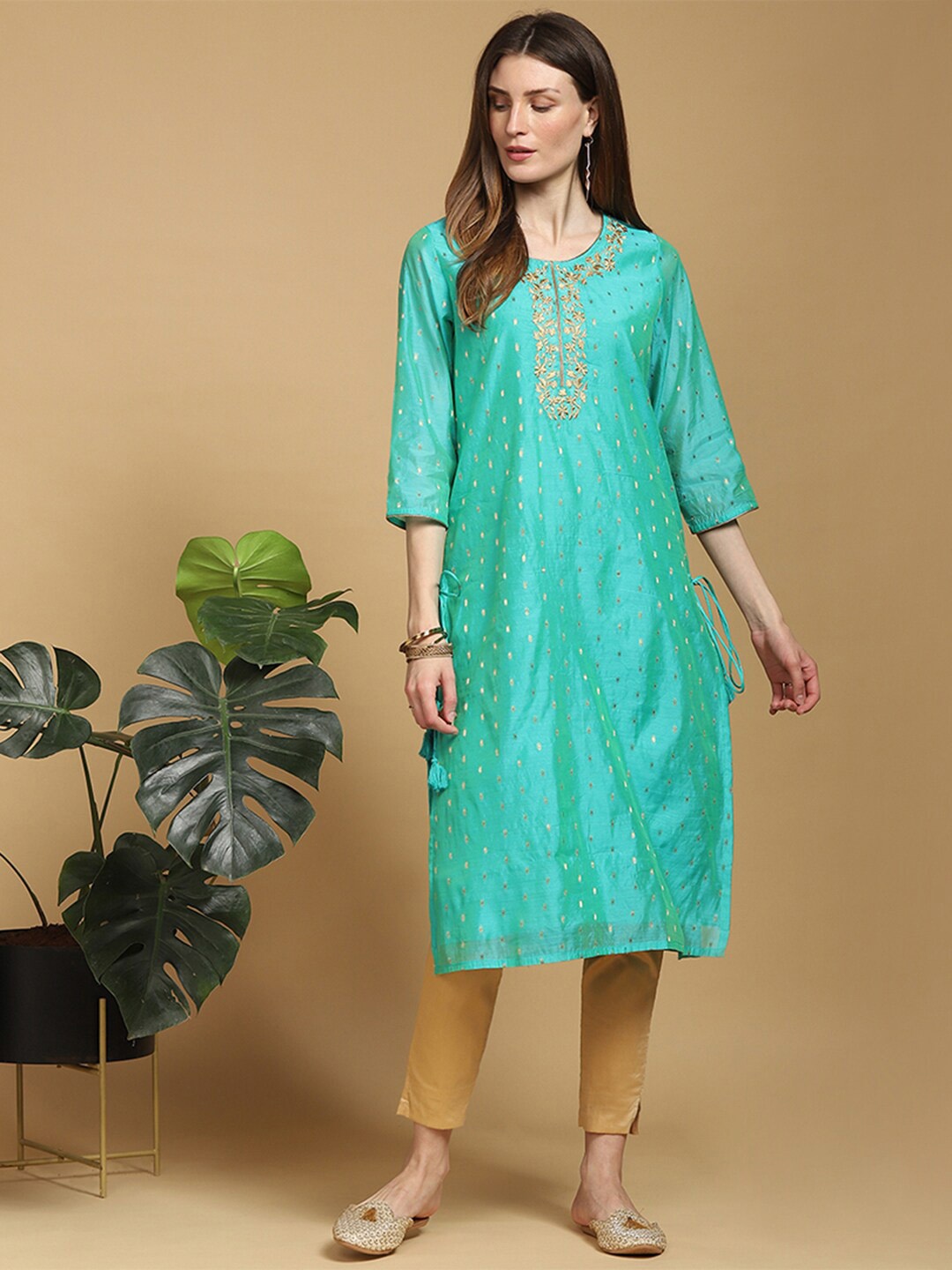 

Indifusion Women Green Yoke Design Keyhole Neck Flared Sleeves Mirror Work Kurta