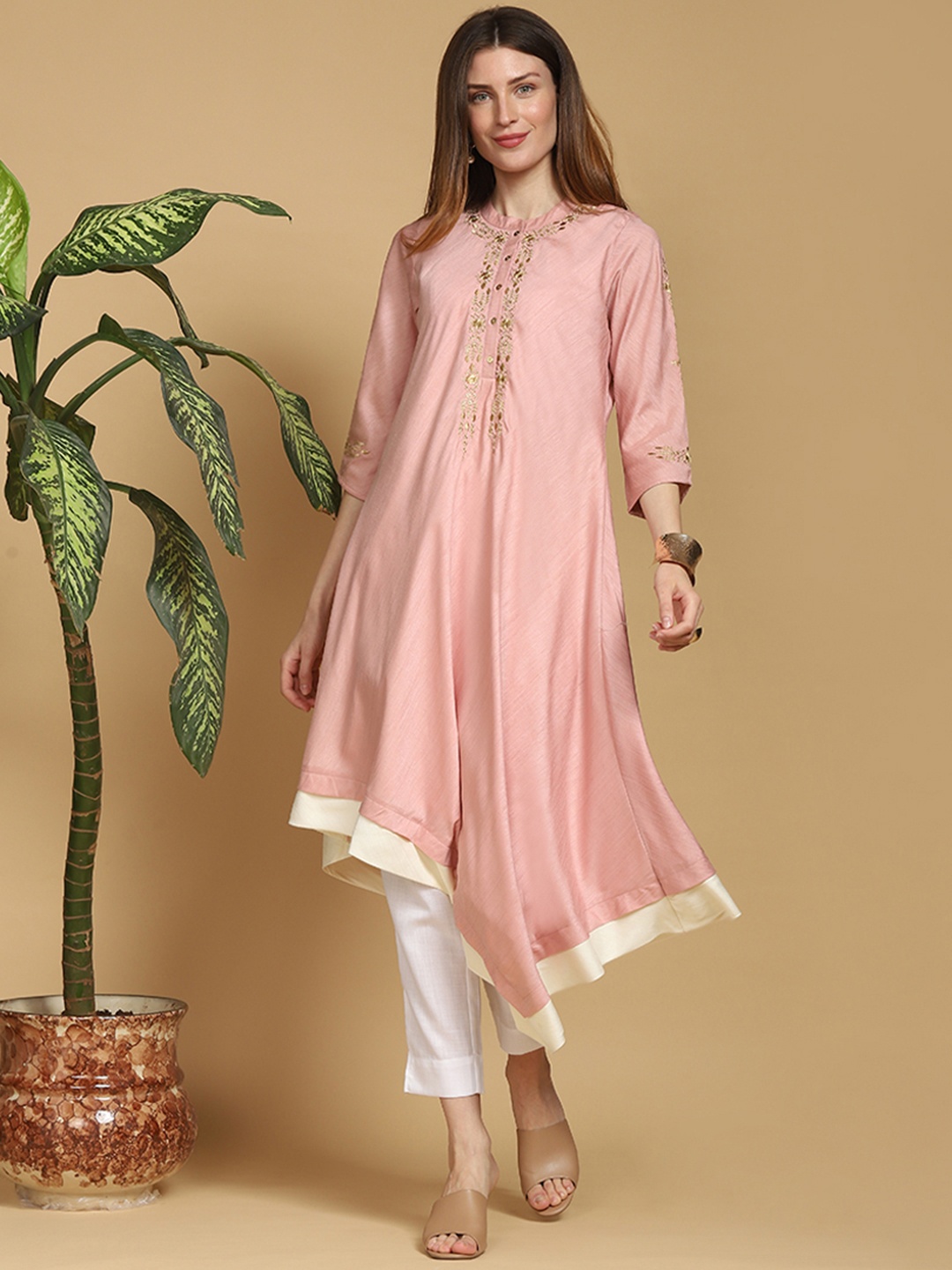 

Indifusion Women Pink Embroidered Yoke Design Kurta