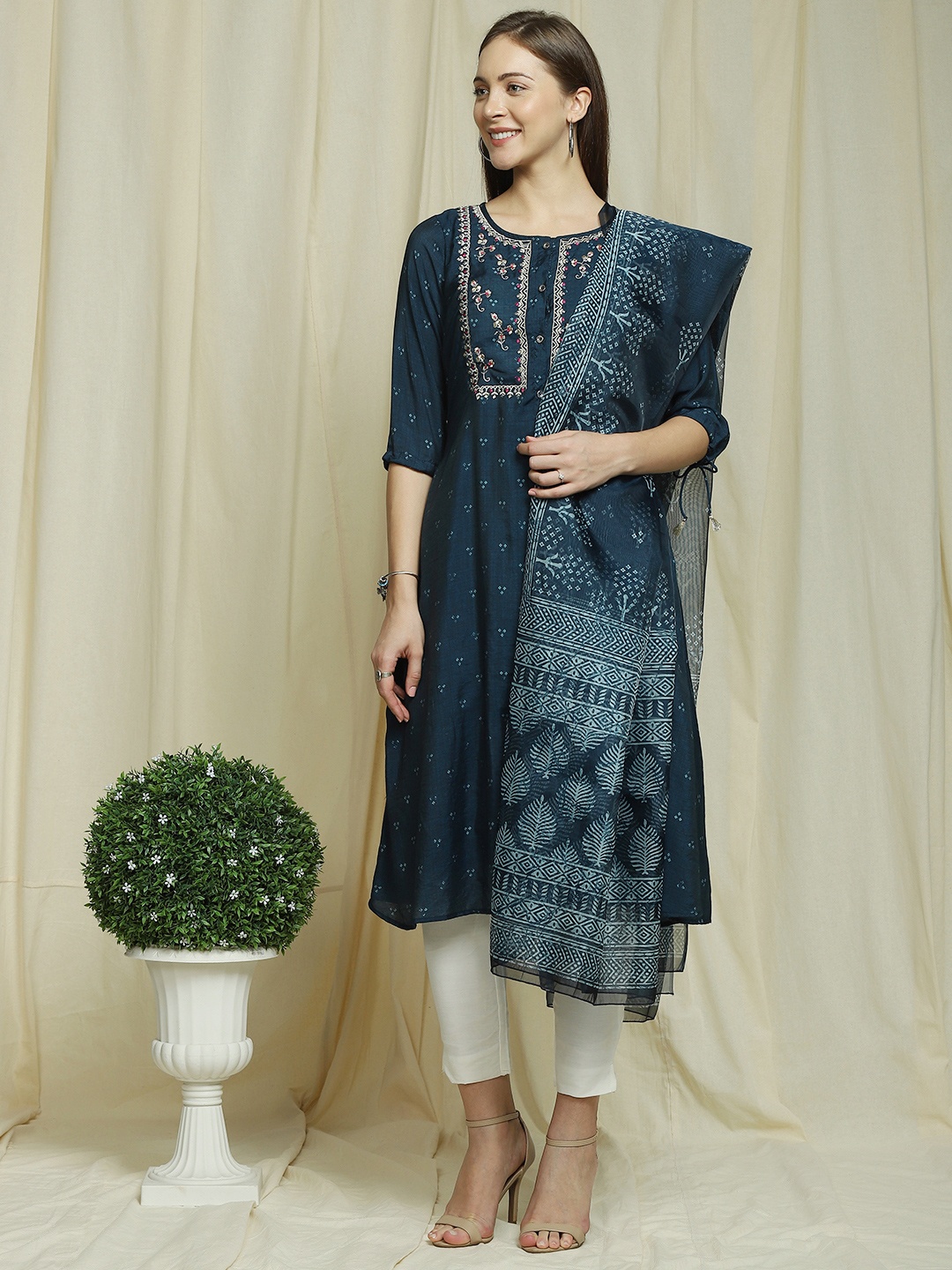 

Indifusion Women Blue Ethnic Motifs Printed Kurta with Dupatta