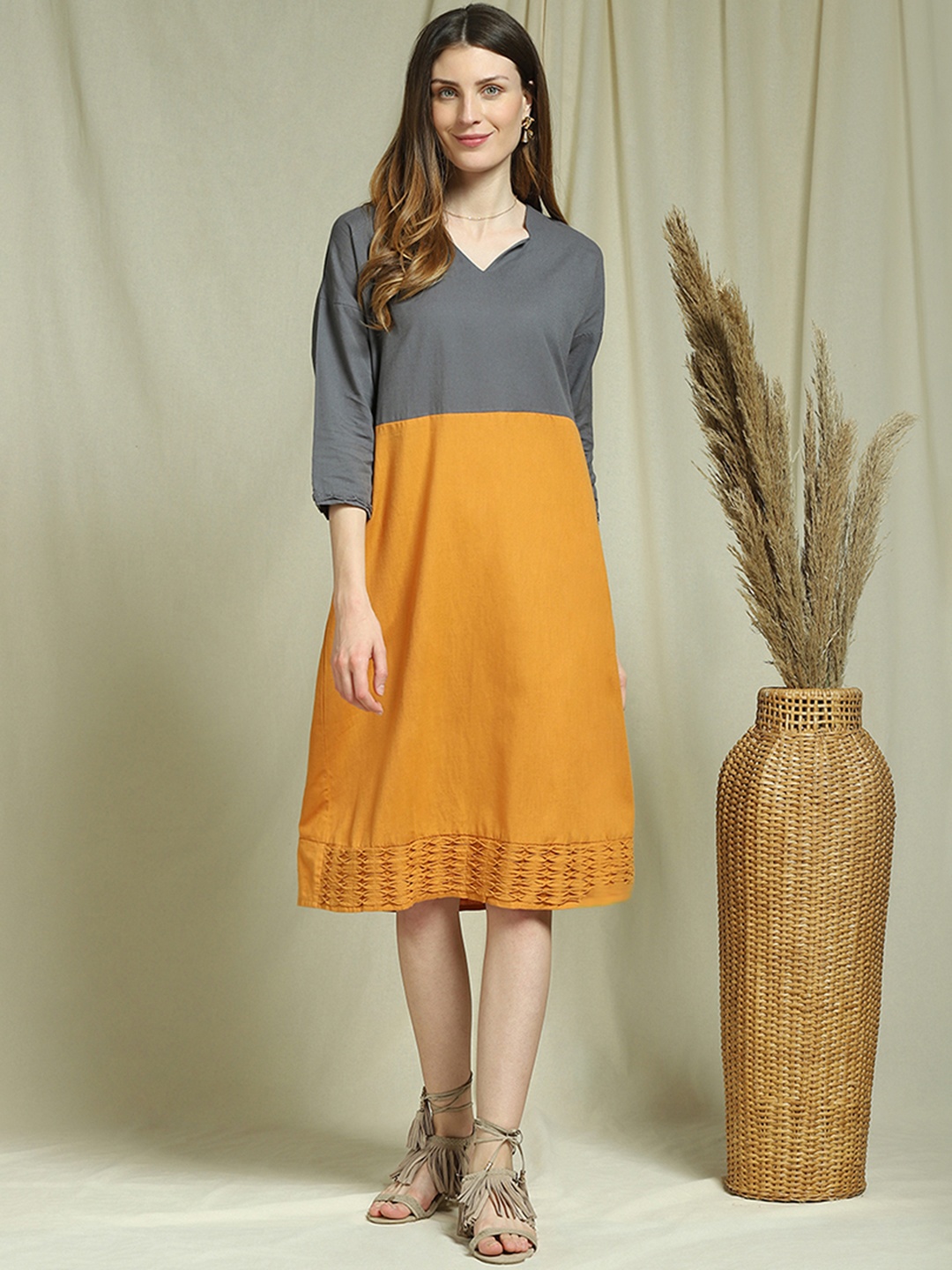 

Indifusion Women Grey and Yellow Solid Kurta