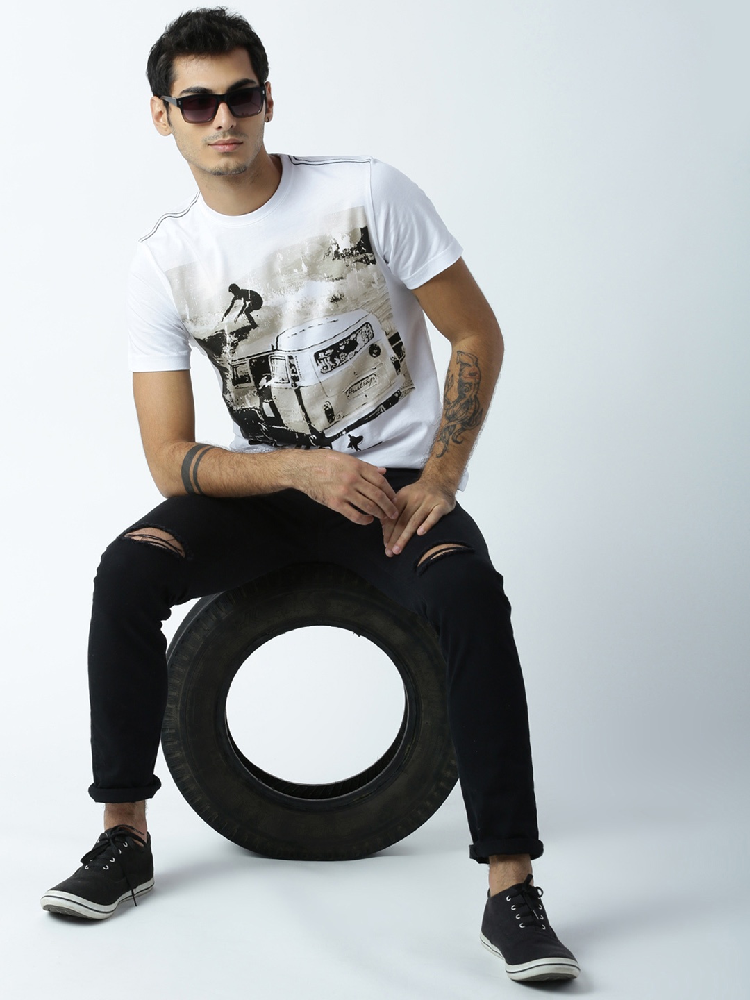 

Huetrap Men White Printed Round Neck T-shirt