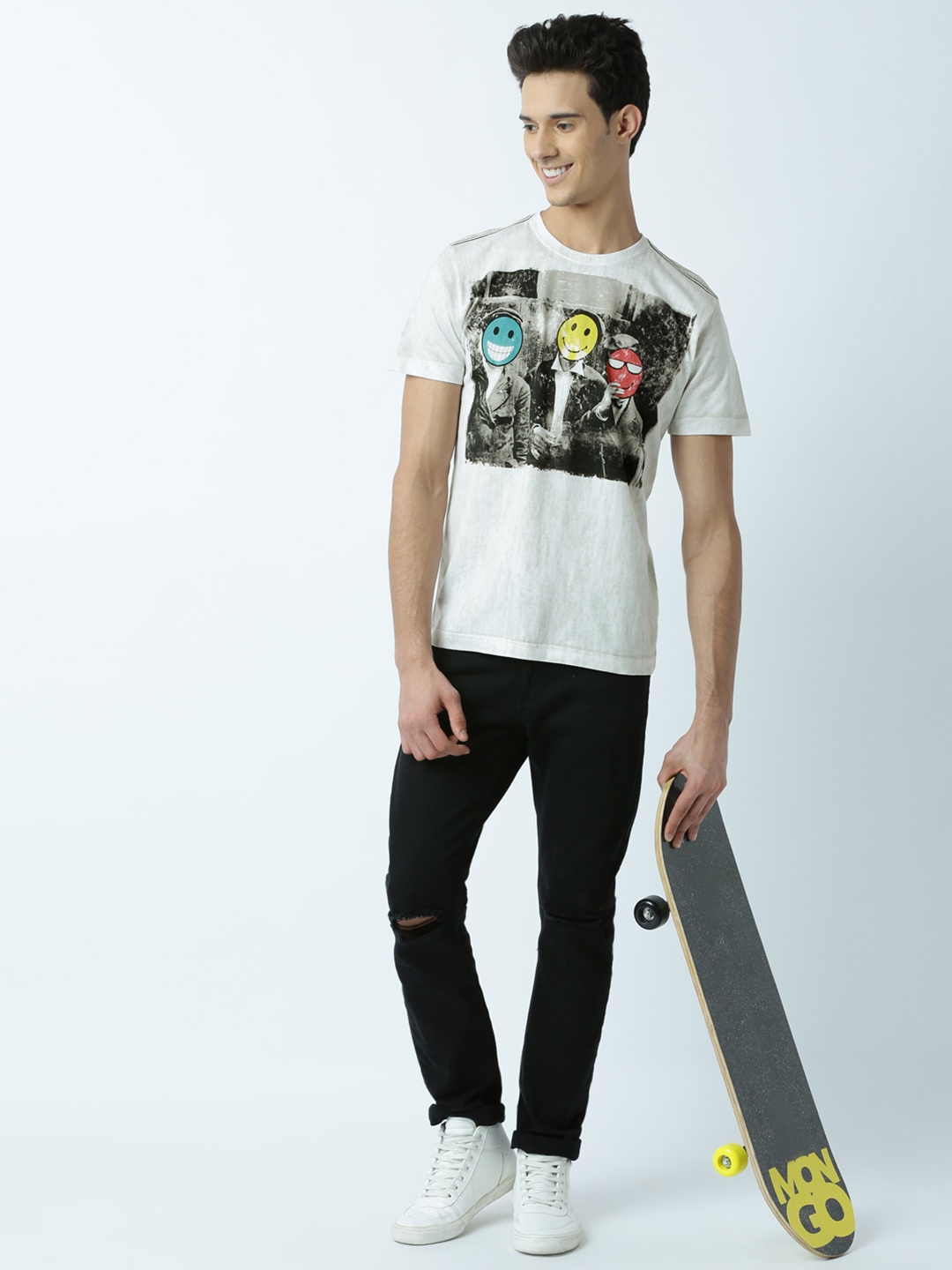 

Huetrap Men White Printed Round Neck T-shirt