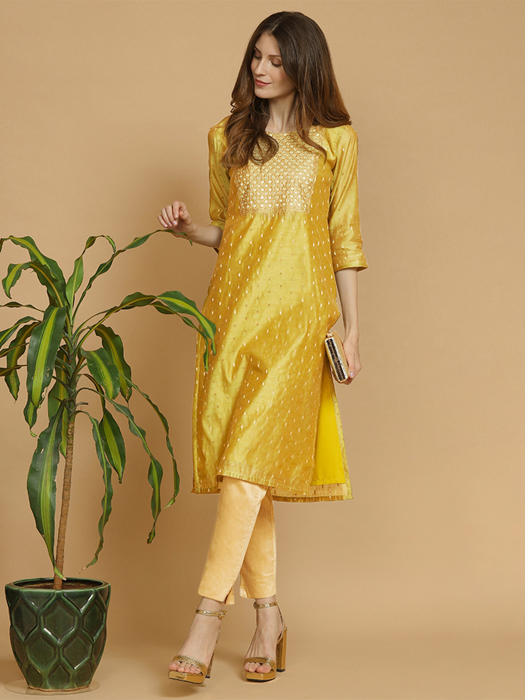 

Indifusion Women Green Ethnic Motifs Embellished Mirror Work Kurta